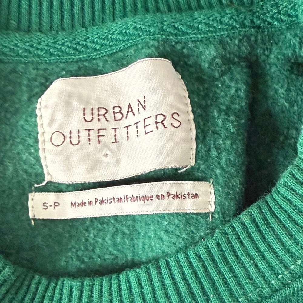 Urban Outfitters green sweatshirt short sleeve - Picture 2 of 2